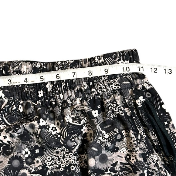 Lululemon Tracker Short *SW 2017 Seawheeze - Counter Culture White / Black-Size4 - Picture 8 of 10